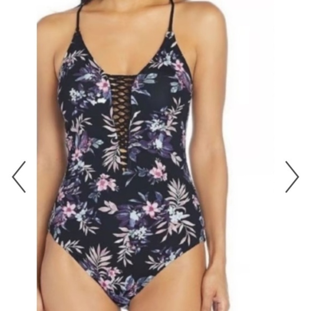 Ambrielle Black and Purple One Piece Swimsuit with Strappy
Boho Details Size XL